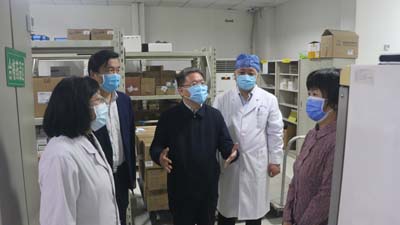 张晓清副书记一行在药学部调研.jpg
