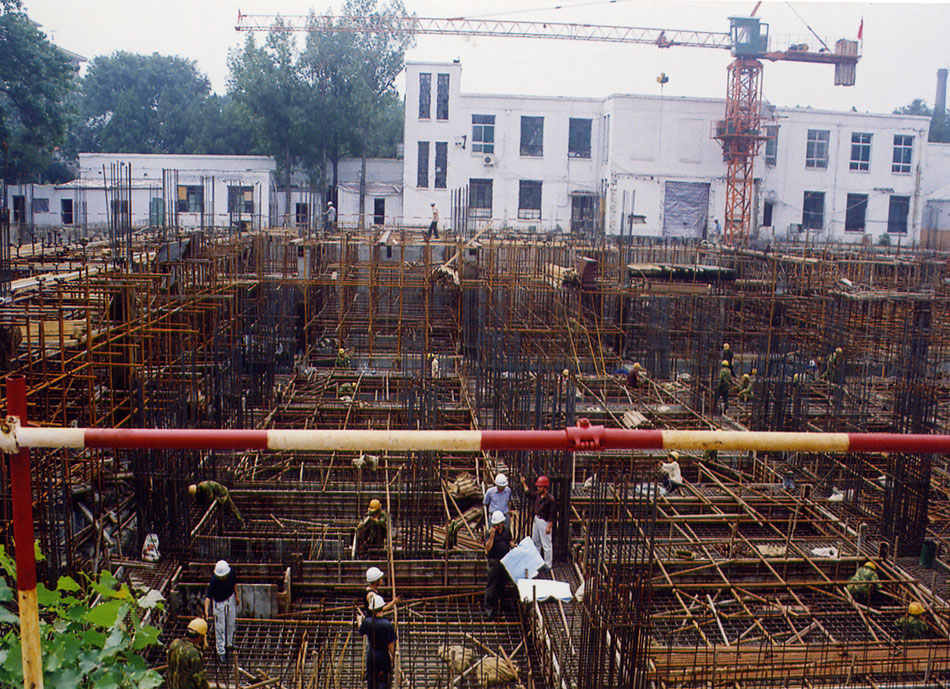 2006年-外科门诊楼施工工地一角