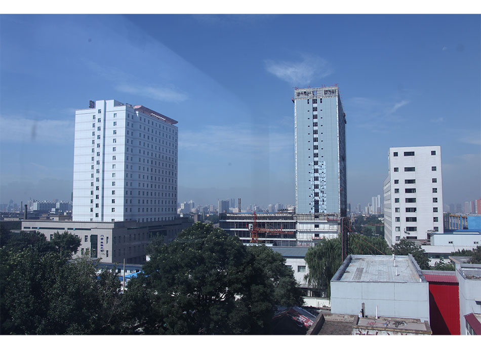 2012山西省肿瘤医院门诊外科大楼、放疗医技大楼、内科住院大楼耸立在太原东方。