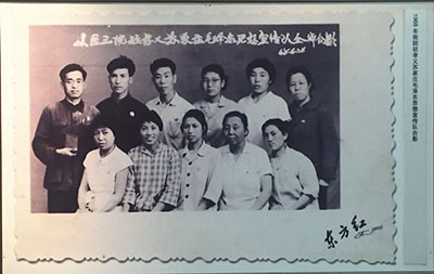 1968年我院驻孝义苏家庄毛泽东思想宣传队合影.jpg