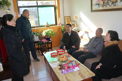 徐钧院长、侯冬梅书记看望离退休老干部-(2).jpg