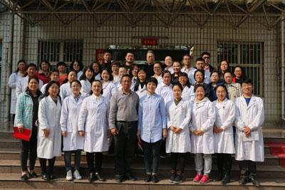 财务科全体人员.jpg 财务科全体人员.jpg