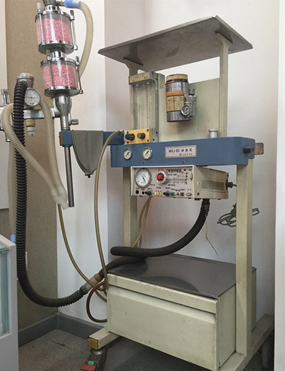 20世纪80年代麻醉机.jpg 20世纪80年代麻醉机.jpg