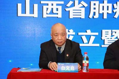 省肿瘤医院副院长白文启主持会议.jpg