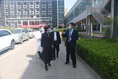 邢念增总院长向王敬处长介绍医院工作开展情况.jpg