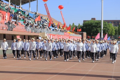 我院运动员以昂扬姿态彰显医者温情与团队风采.jpg