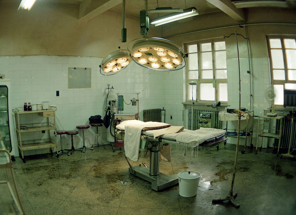 60年原手术室内全景图，位于旧门诊楼后第三排东走廊