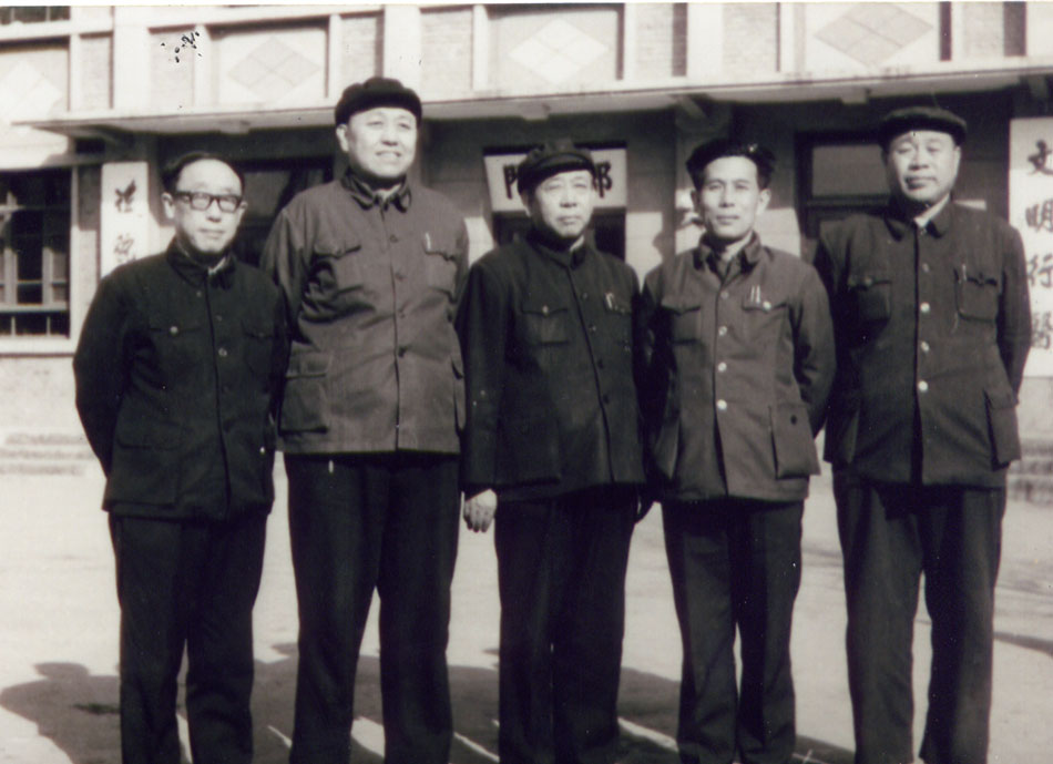 1984年高鸿昌院长书记、秦建中副院长、张建民副院长、张振山副院长在一起