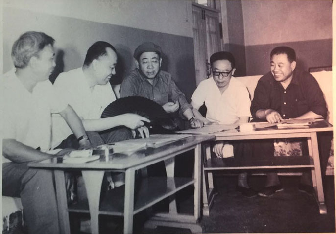 1980年院领导讨论工作（左起、单家休、张健民、高鸿昌、张振山、秦建中）
